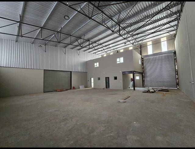 350M² WAREHOUSE TO LET IN CLEVELAND